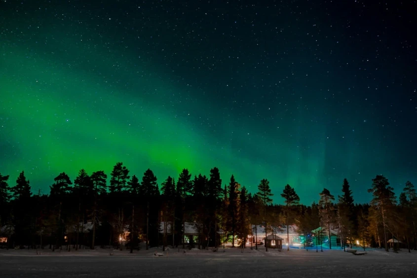 Aurora boreală în Satul lui Moș Crăciun din Laponia