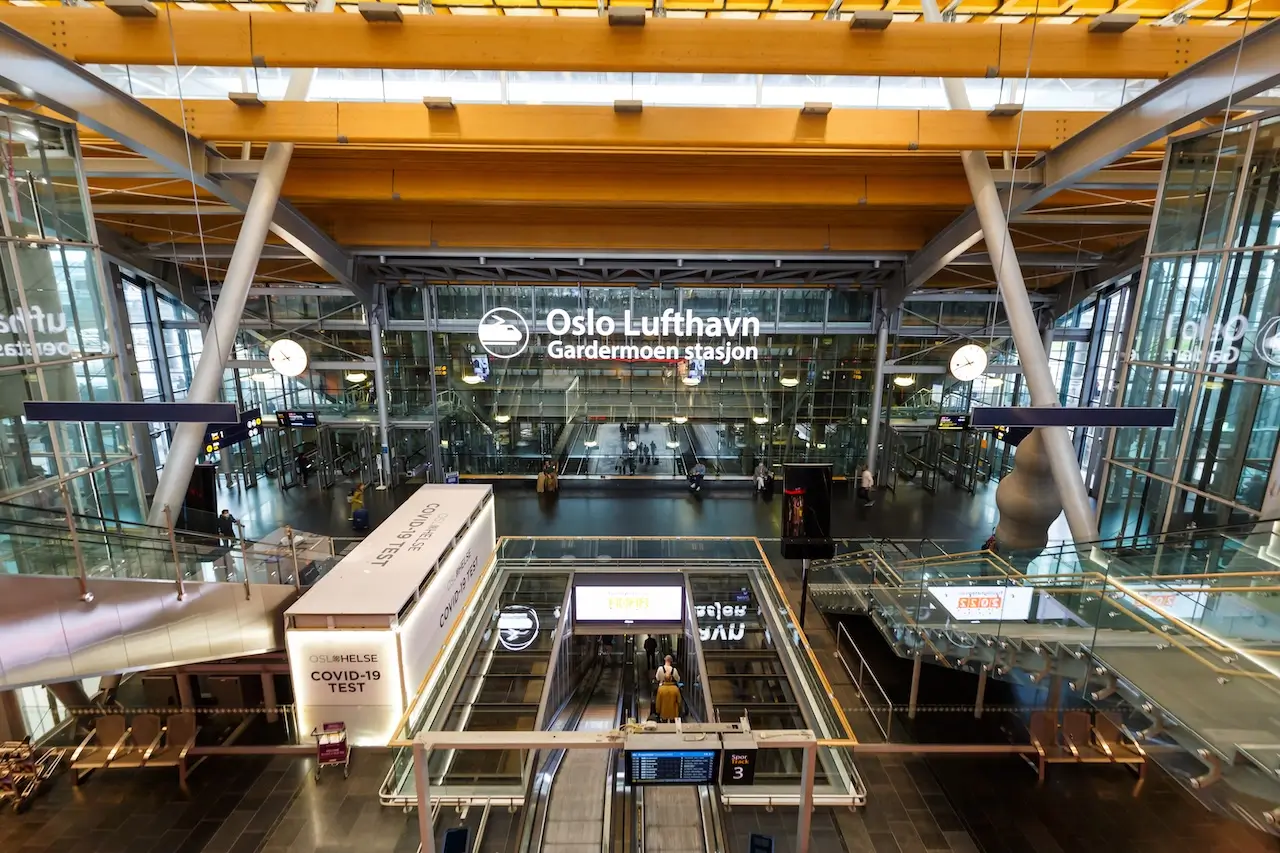 Innvendig terminal på Oslo Lufthavn Gardermoen stasjon