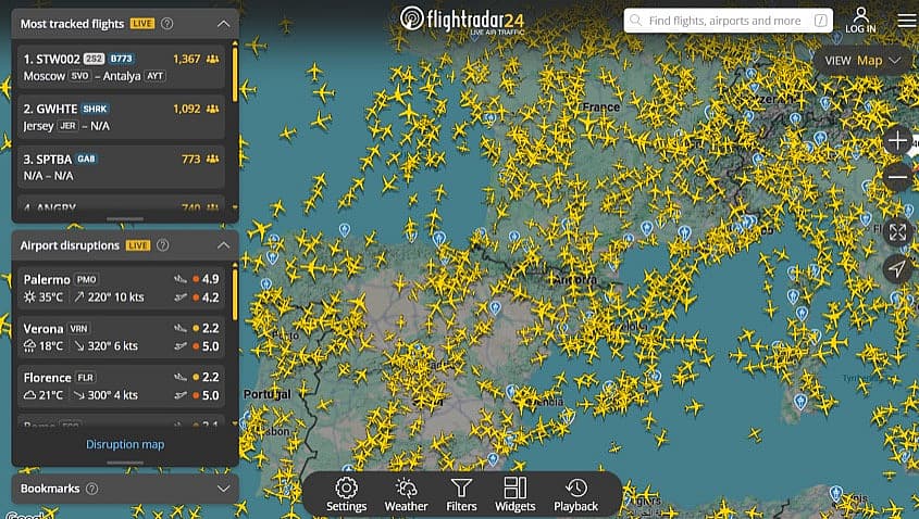 Flightradar24 live flight map