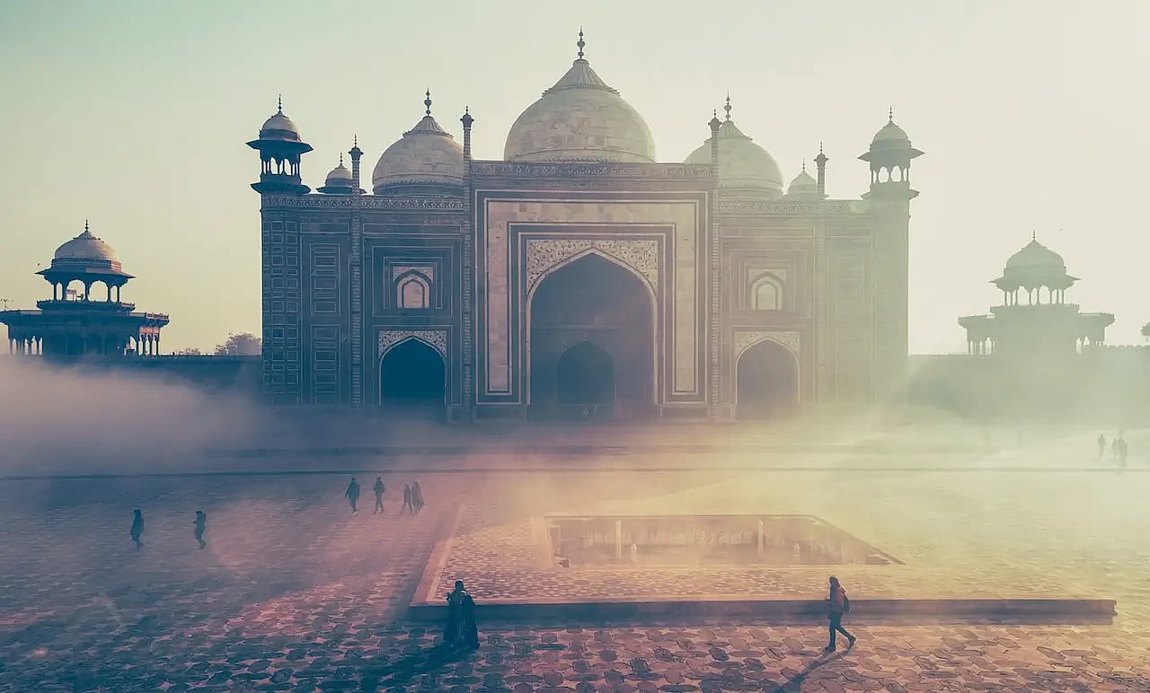 Extraordinary circumstances like severe fog are an exception to flight delay compensation India