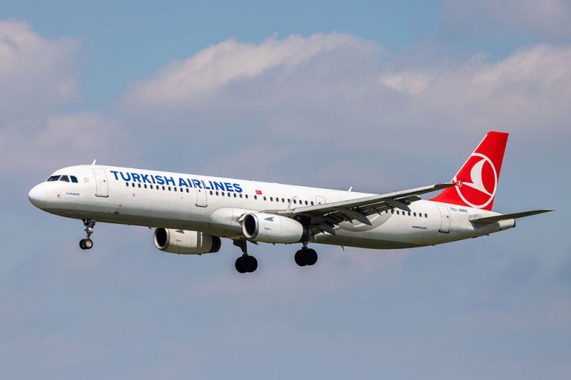 Aereo Turkish Airlines in volo nel cielo