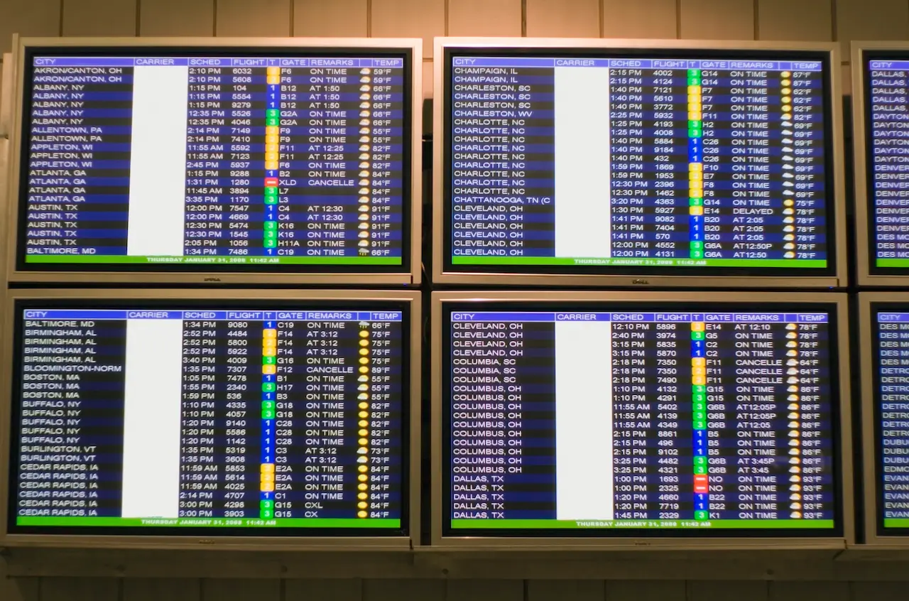 The busy Chicago O’Hare Airport screens, the busiest airport in the US for daily flights