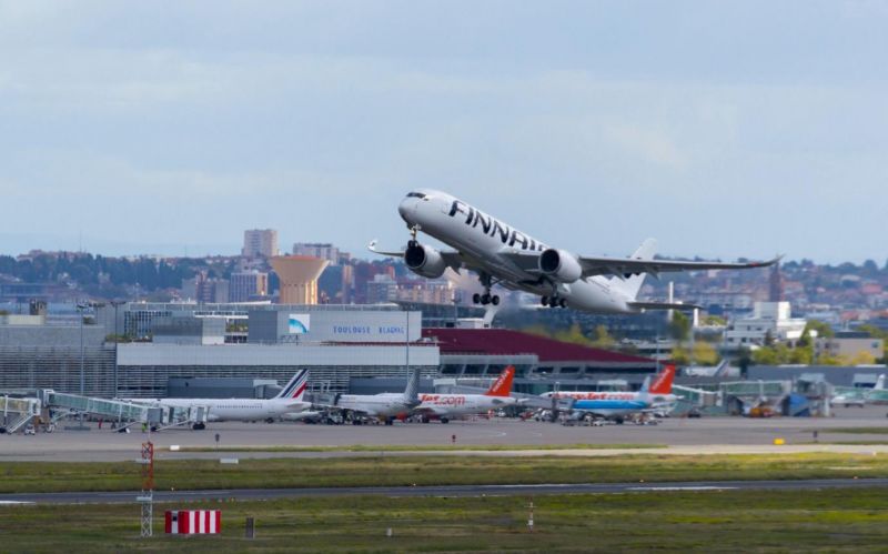 a delayed Finnair airplane taking off