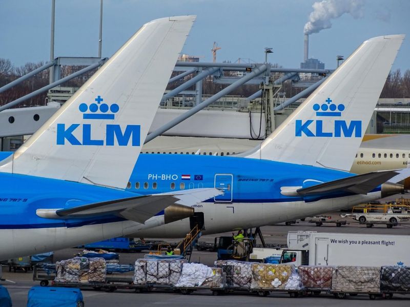 KLM planes getting ready for flight