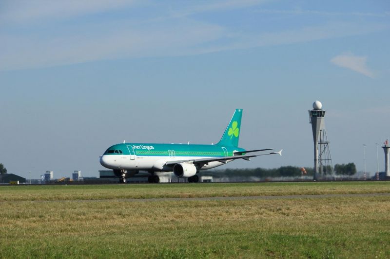 aer lingus airplane taking off after several complaints for flight delay
