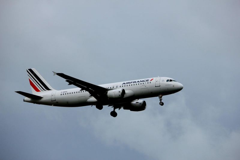 an air France airplane taking off with delay after several passenger complaints