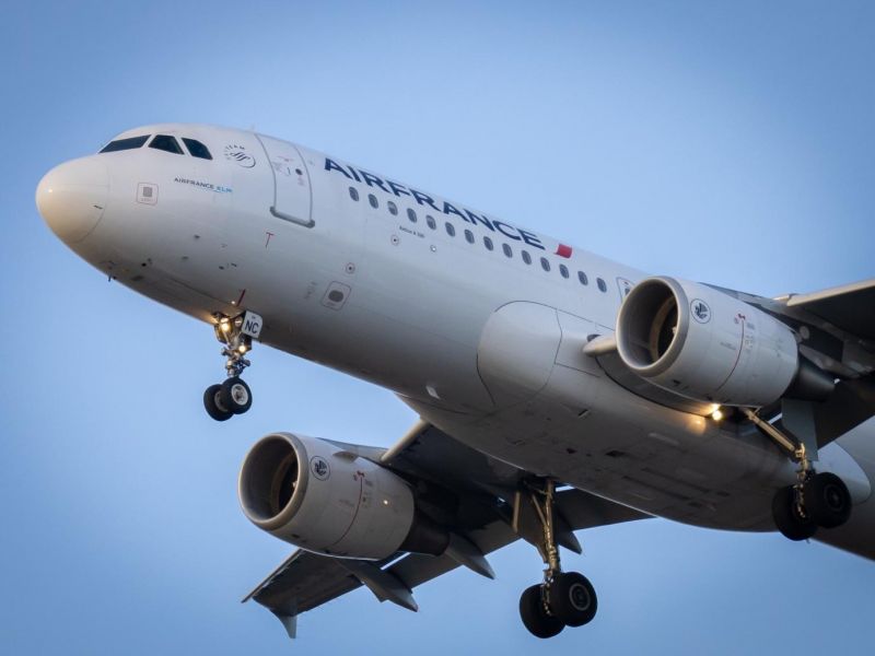 an Air France plane landing