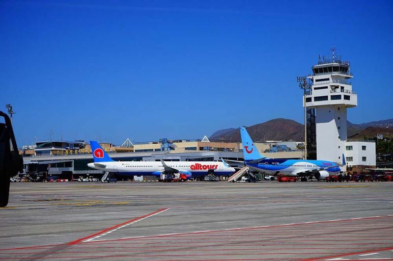 Tres aviones en tierra por vuelos cancelados en Tenerife Norte
