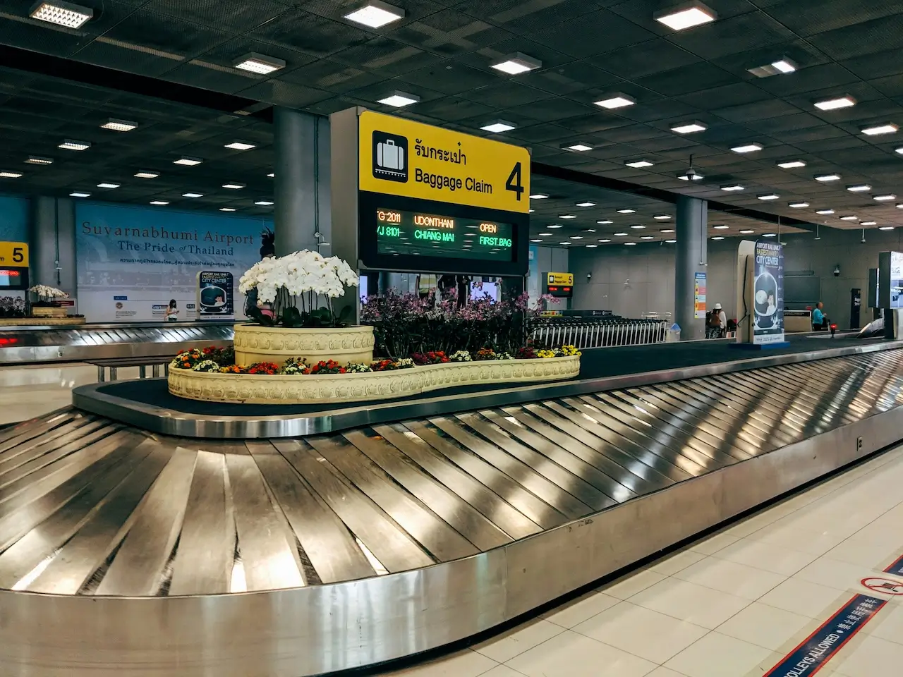 Bandă de revendicare a bagajelor &icirc;n Aeroportul Suvarnabhumi din Thailanda