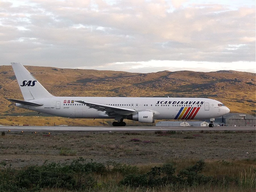 en genrebild over ett sas boeing 767 300er pa kangerlussuaq airport