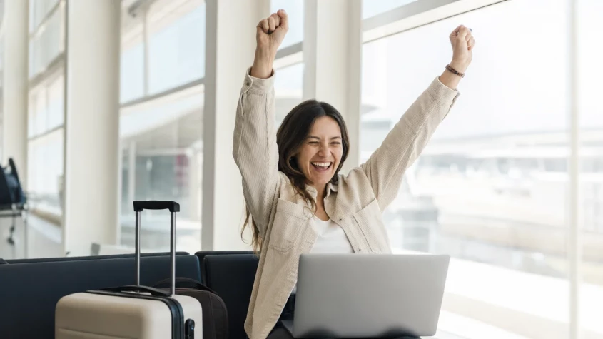 en kvinna som reklamerar sin flygresa och f&aring;r ers&auml;ttning