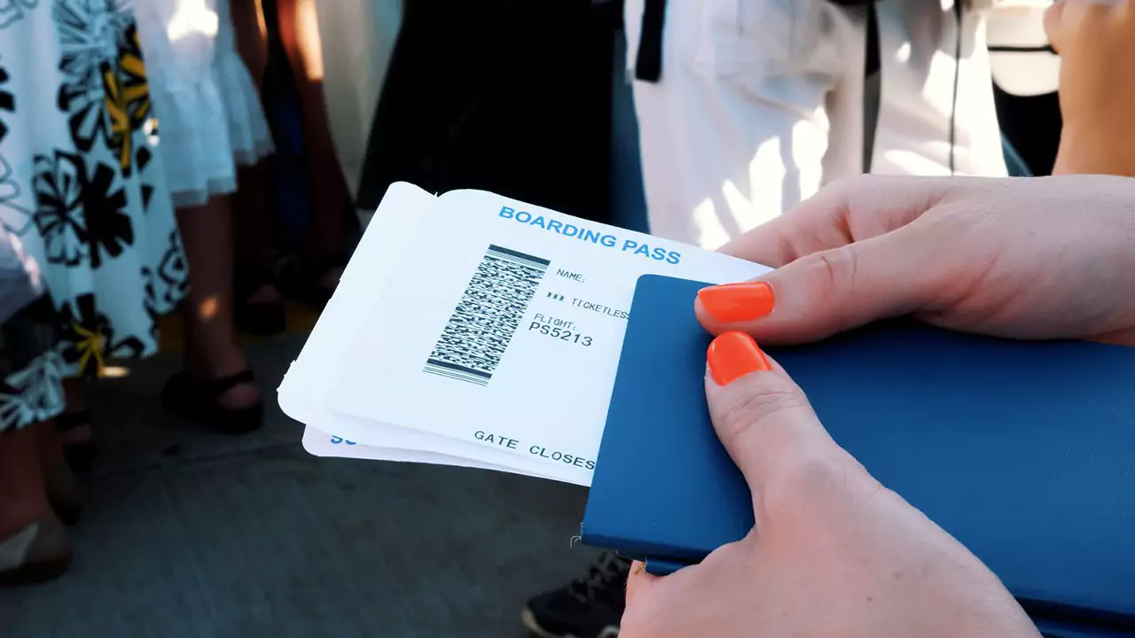 hander haller flygbolag boarding kort biljetter boarding pass och pass