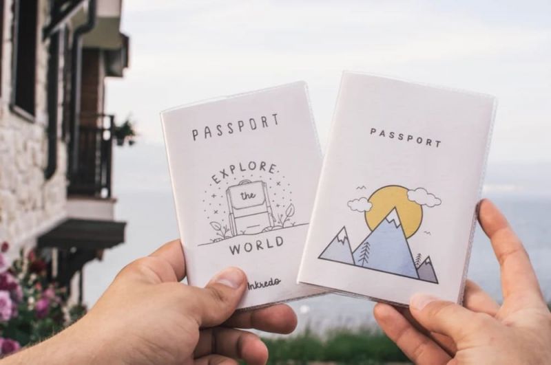 Pasaportes es lo que se necesita para viajar con un bebé en avión