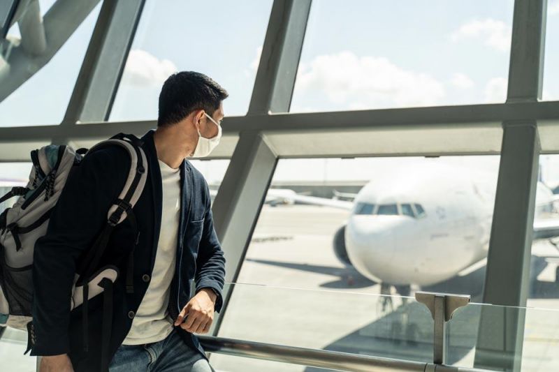 Passenger waiting for a new flight after a TAP Portugal flight cancellation