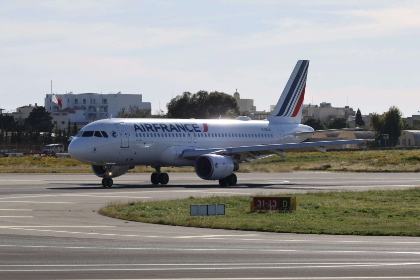 Air France-fly p&aring; rullebanen
