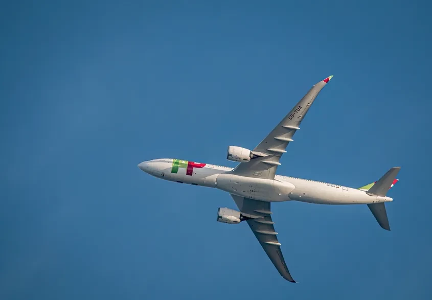 Avi&atilde;o da TAP Air Portugal em voo