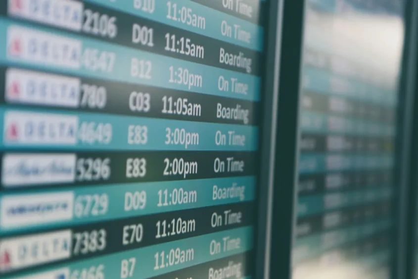 painel de informa&ccedil;&atilde;o de voos num aeroporto