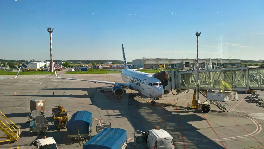 &Alpha;&epsilon;&rho;&omicron;&sigma;&kappa;ά&phi;&omicron;&sigmaf; &tau;&eta;&sigmaf; TAROM &sigma;&tau;&alpha;&theta;&mu;&epsilon;&upsilon;&mu;έ&nu;&omicron; &sigma;&tau;&eta;&nu; &pi;ύ&lambda;&eta;