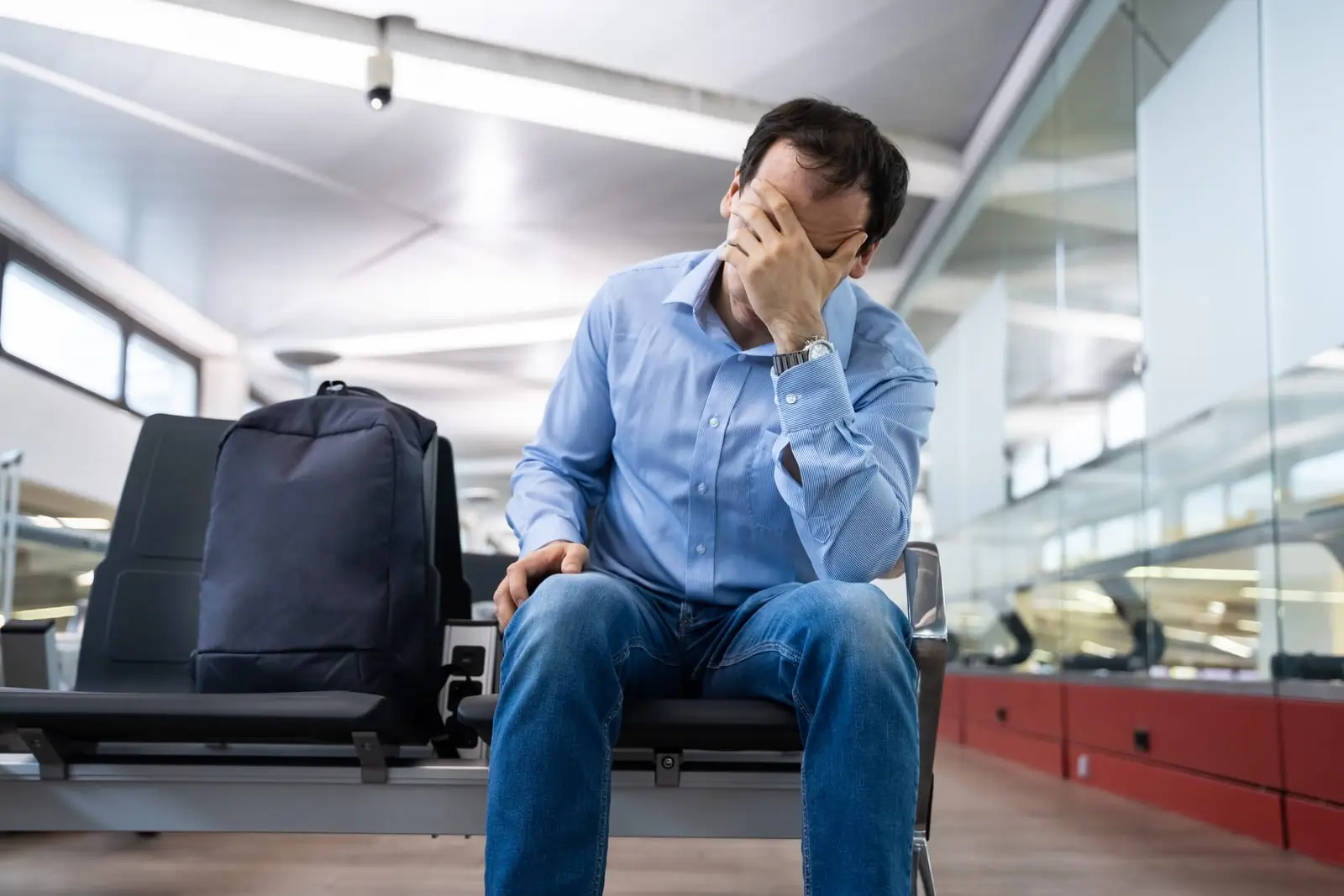 forbannet mann p&aring; flyplassen &ndash; flyforsinkelser og innstillinger