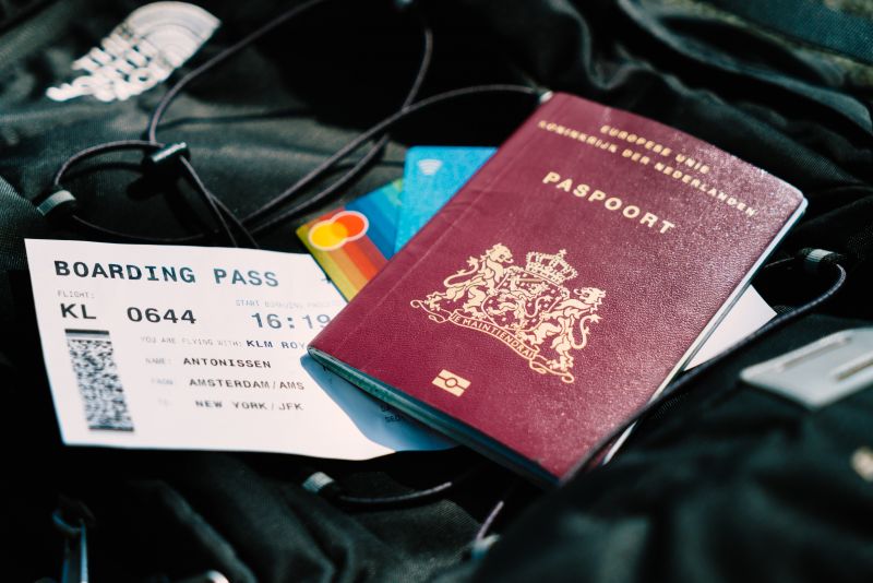 vliegticket en paspoort - 2 documenten die nodig zijn om claims voor vluchtvertragingen in te dienen