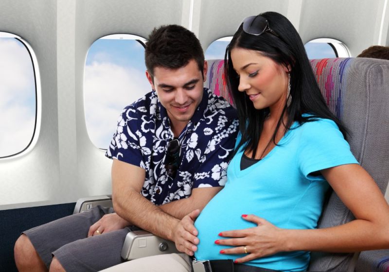 ¿Pueden volar las embarazadas? Todo sobre subirse a un avión en estado de gestación