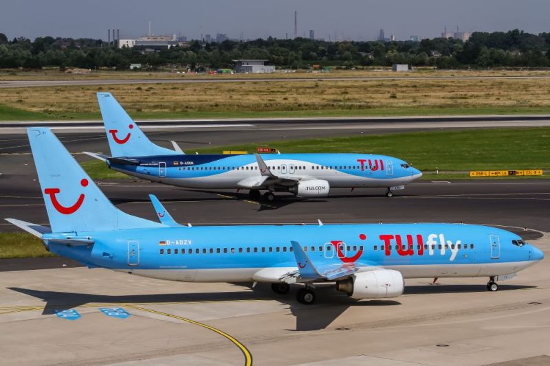 Dos aviones en la pista parados por retrasos de TUIfly