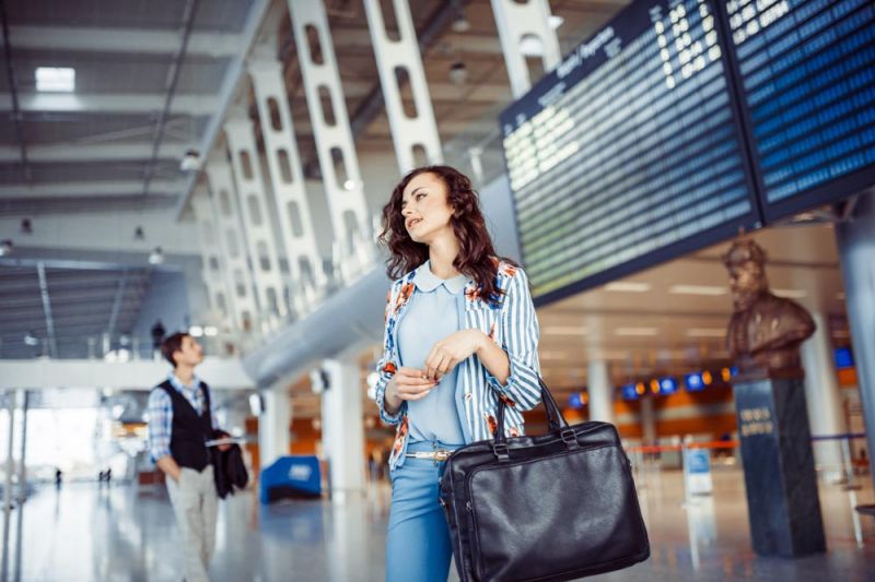 Woman at the Bordeaux airport when flight was cancelled