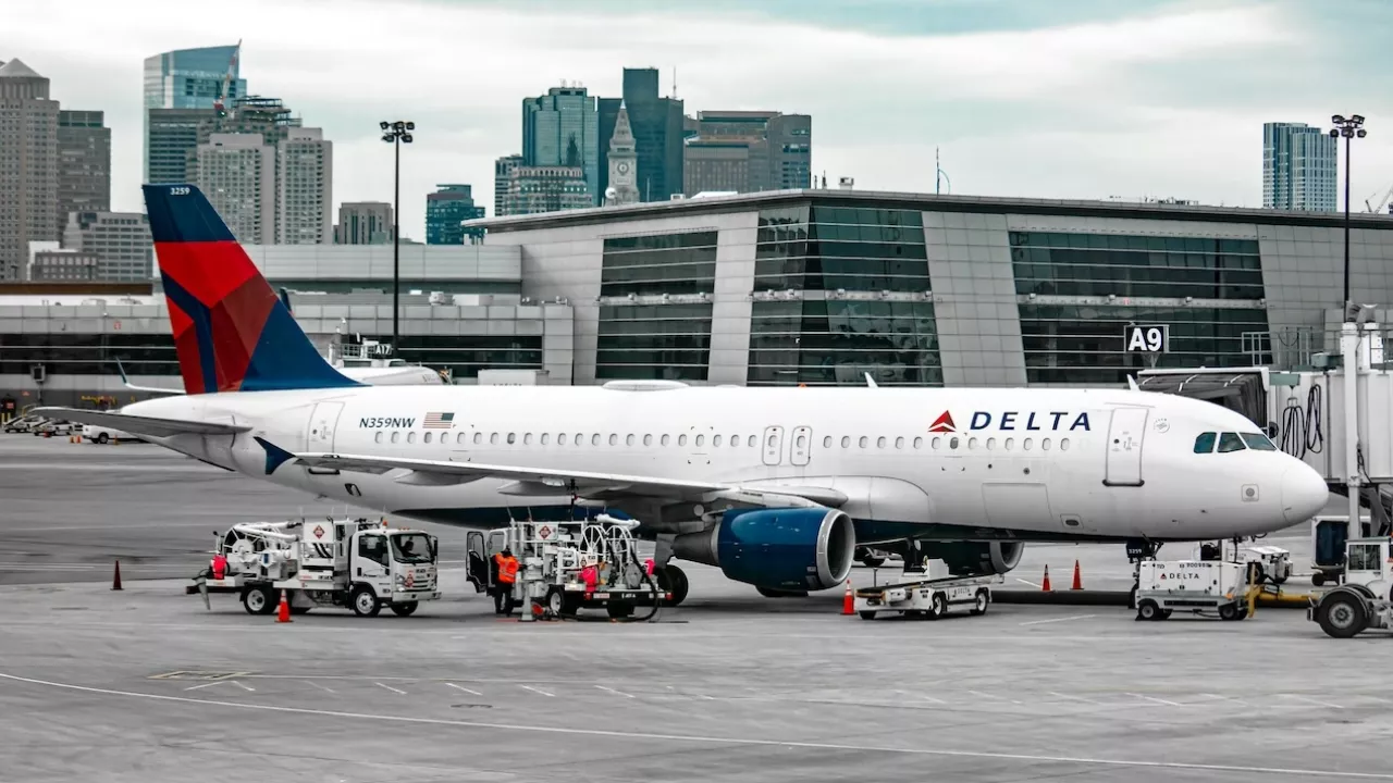 Zagubiony, uszkodzony i opóźniony bagaż: jak uzyskać odszkodowanie od Delta Airlines