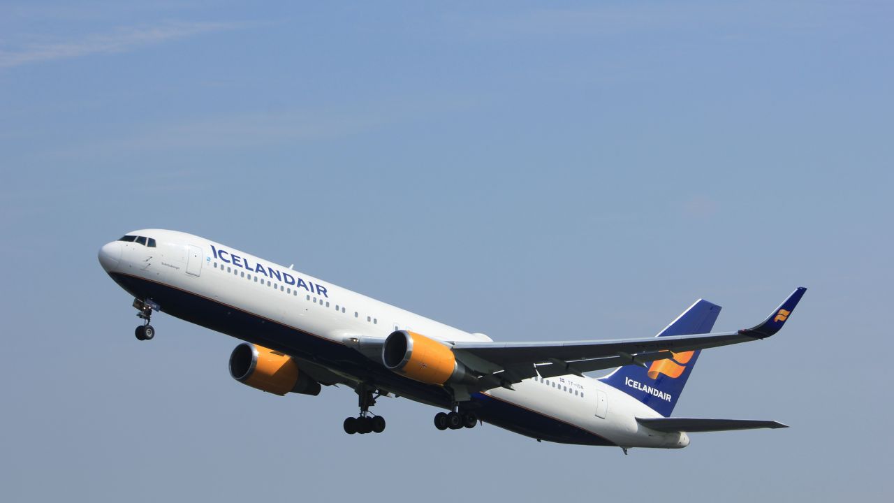 Icelandair Lost Baggage: How to Claim Compensation for Damaged & Delayed Bags