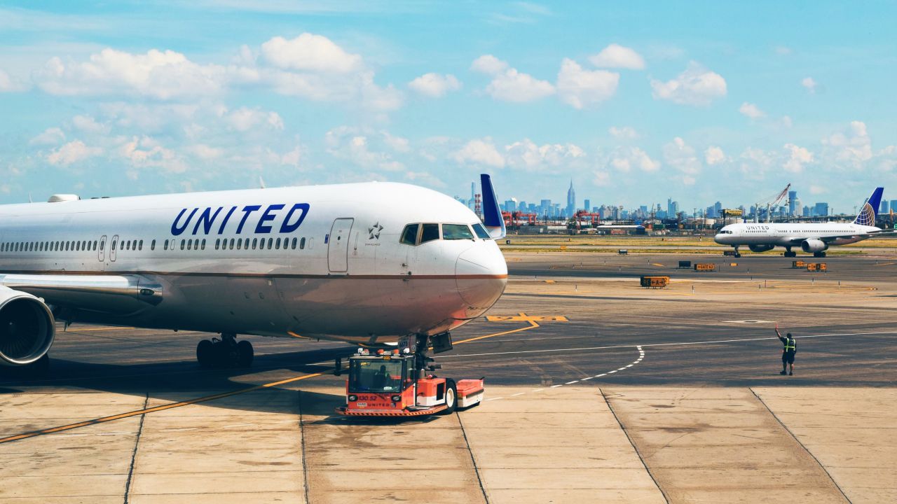 Lost, Damaged & Delayed Baggage: How to Get Compensation from United Airlines