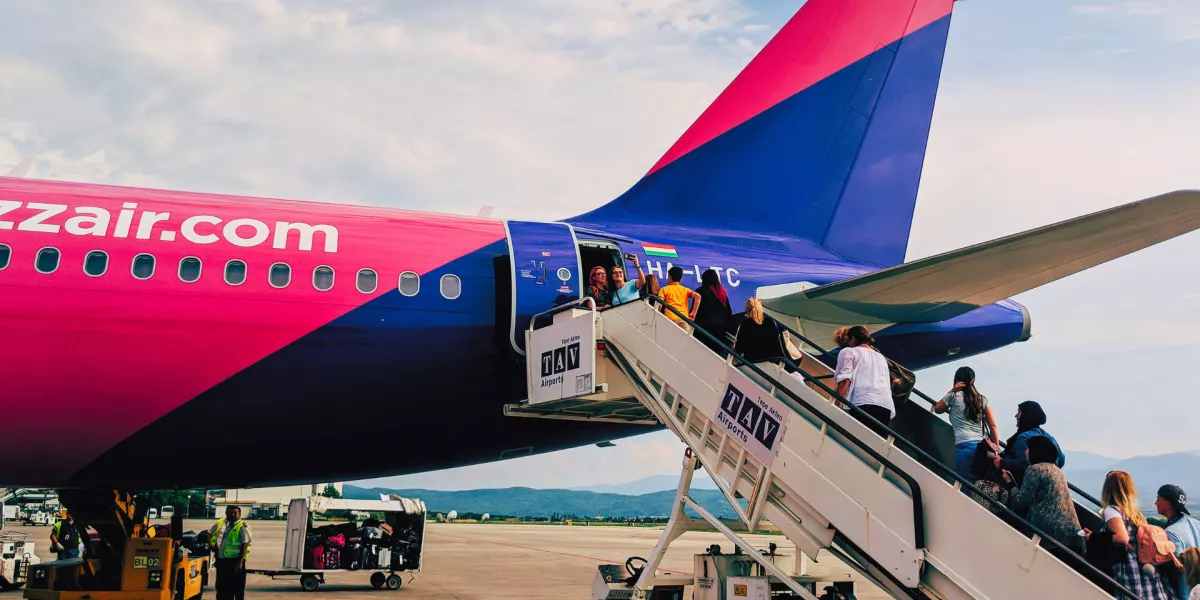 Wizz air store damaged luggage