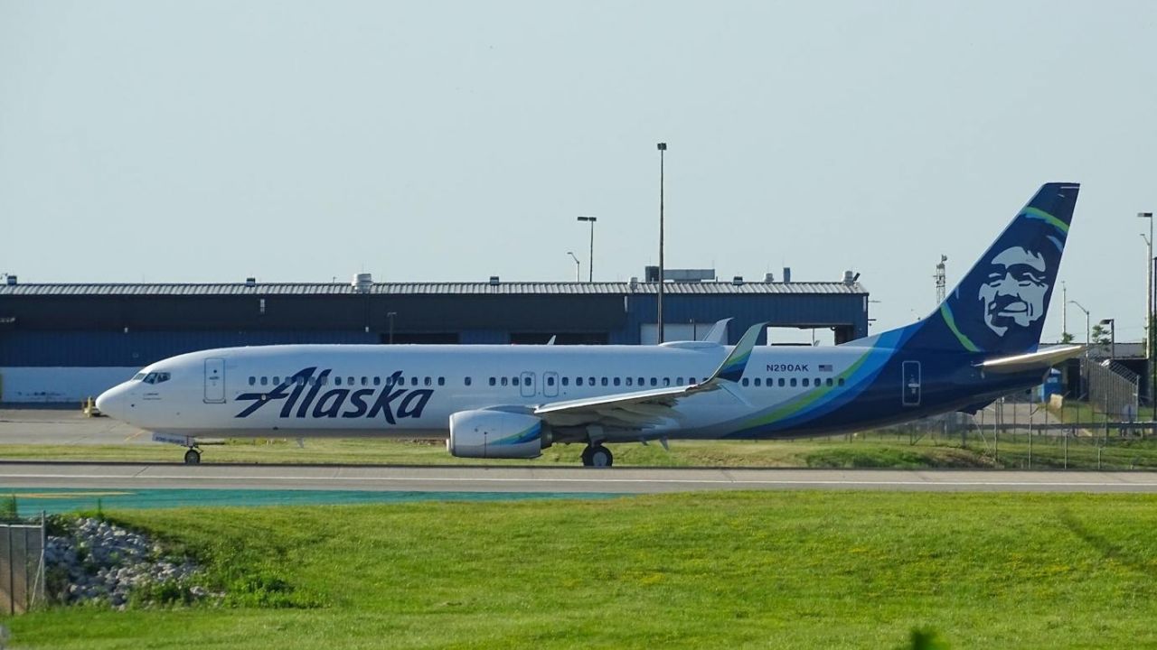 Alaska Airlines Complaints: Contact Number, Email and Form