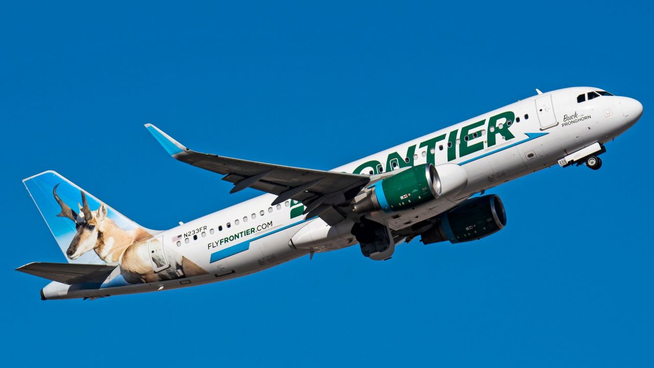 Kompenzace a refundace za Frontier Airlines zmeškané nebo zrušené lety