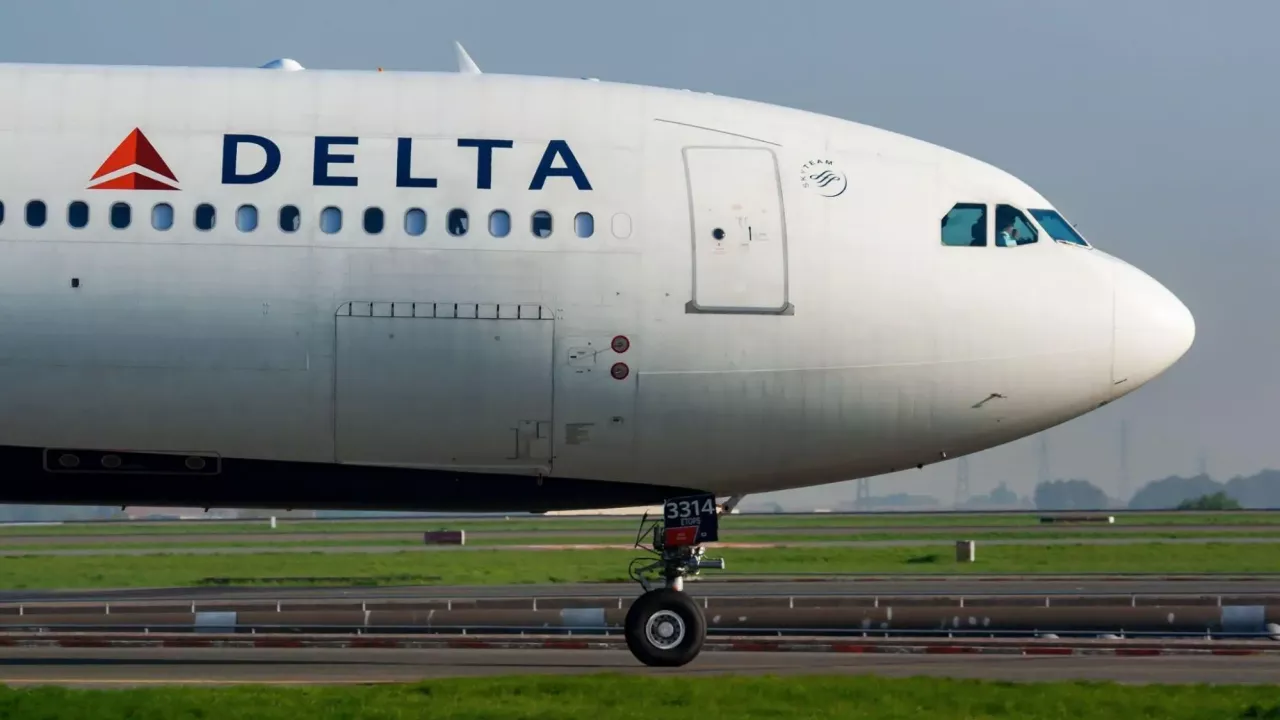 Відшкодування та компенсація Delta за скасування рейсу або затримку рейсу