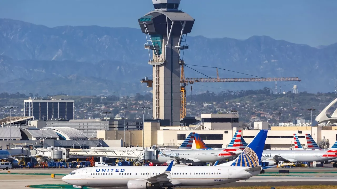 Los Angeles Airport (LAX) canceled and delayed flights today