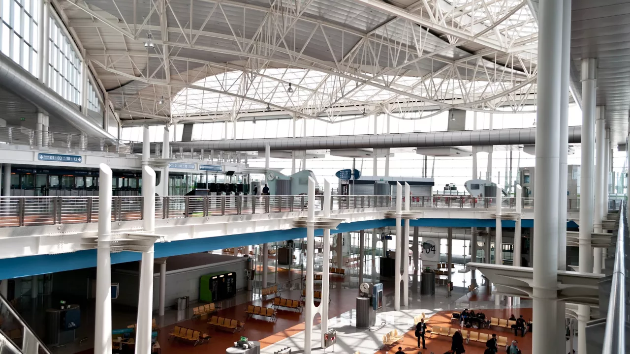 Aeroporto Porto - Problema no voo de chegada - Processo de Reclamação