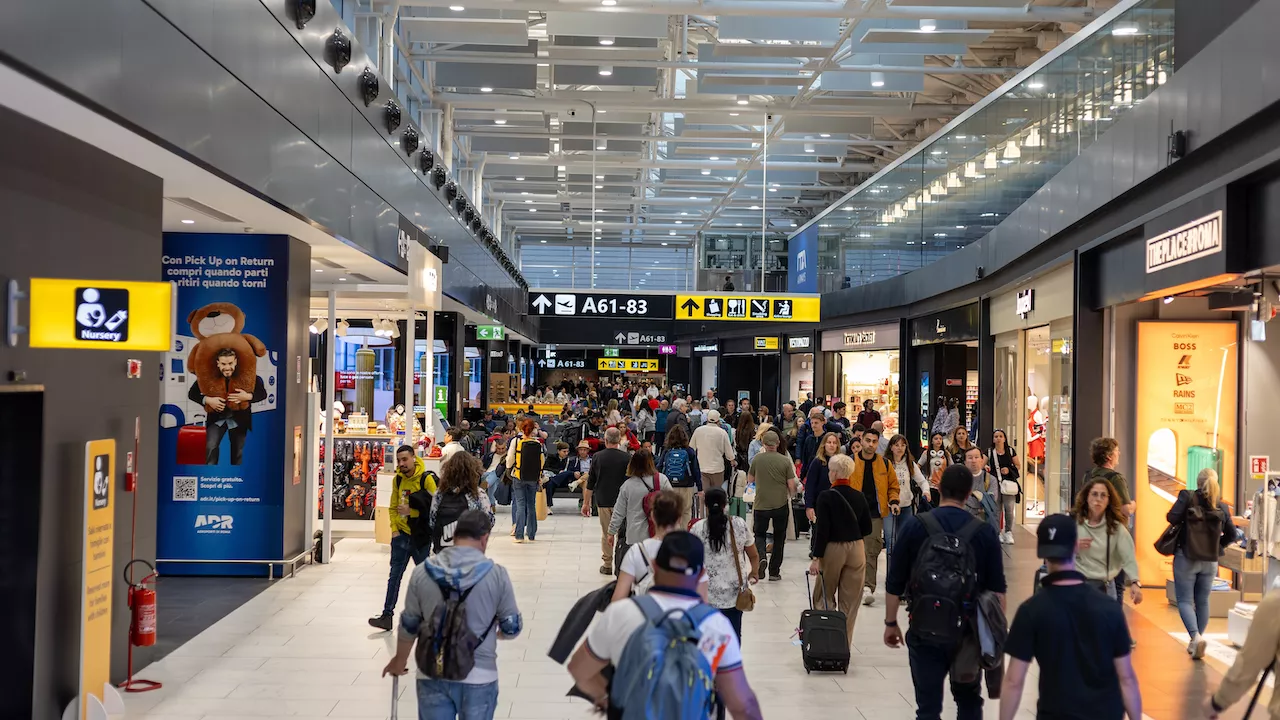 Os aeroportos mais arriscados para escalas no verão de 2026