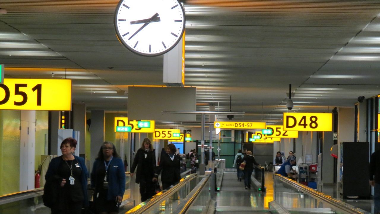 Ile godzin opóźnienia lotu: czy 2 lub 3 godziny opóźnienia kwalifikują się do odszkodowania?