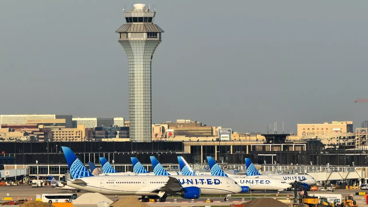 The 10 US airports with the most frequent hour-long flight delays