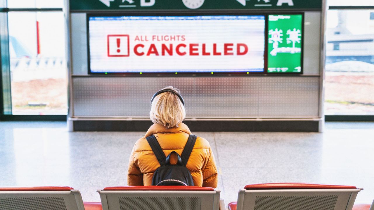 US Flight Cancellation Compensation: Your Rights for Domestic & International Routes