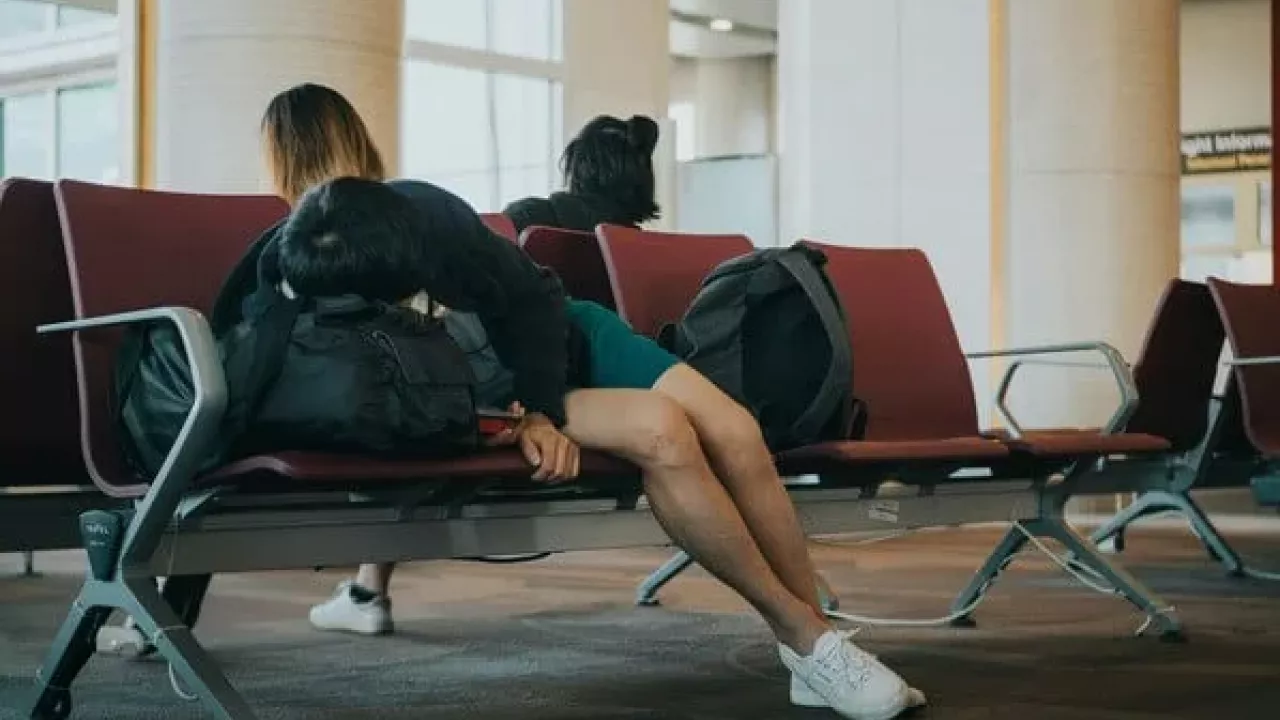 Jet lag: co to je, proč vzniká a jak se ho zbavit co nejrychleji