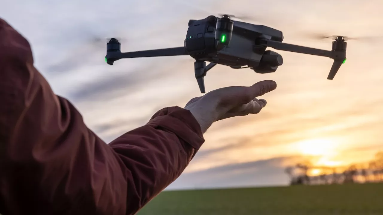 Dron w samolocie – zasady przewozu i baterie Li-Po