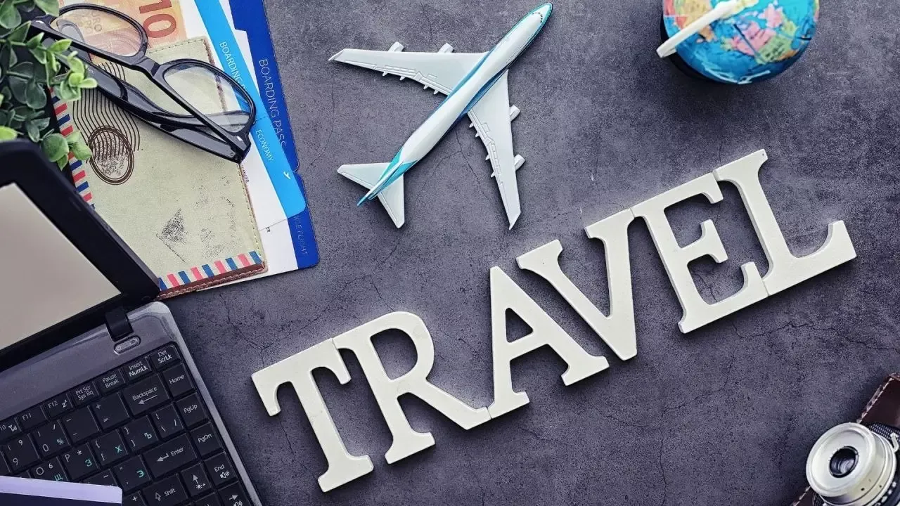 Booking Last Minute Christmas and New Year Travel