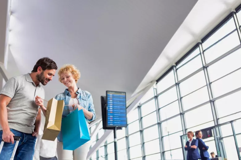 Cosa fare in aeroporto: 10 idee per passare il tempo in caso di ritardo aereo