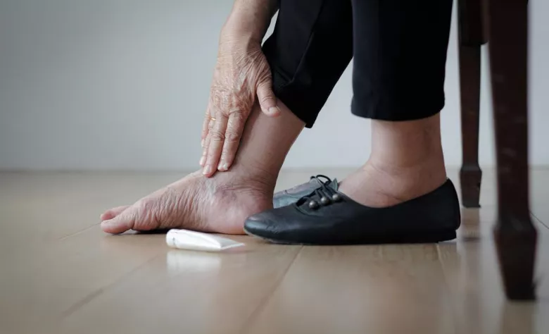 how-to-prevent-swollen-ankles-after-flying-airadvisor