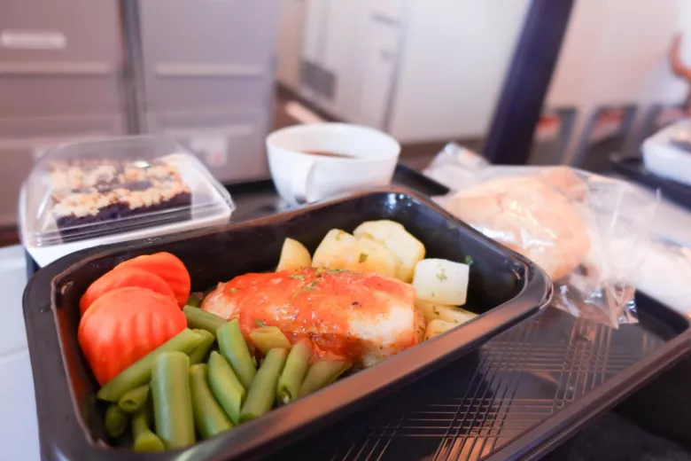 Si può portare cibo in aereo? Guida completa per superare i controlli