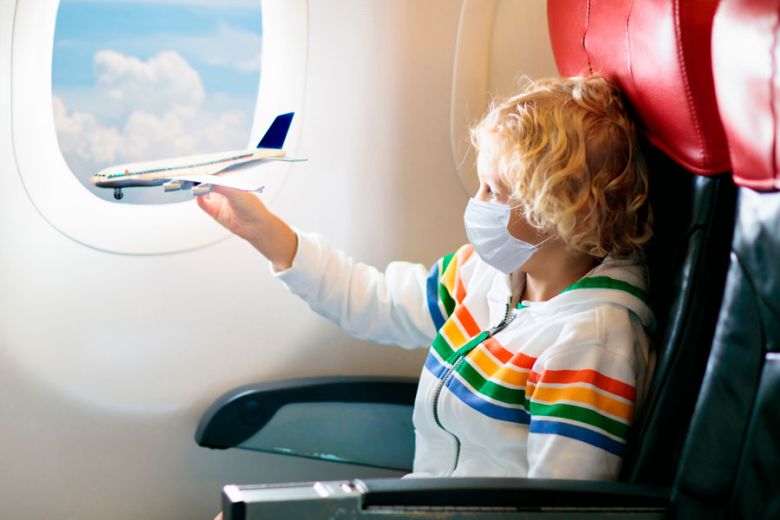 Viajar en avión con el bebé: todo lo que debes saber