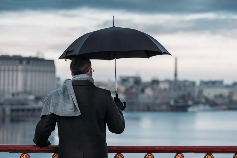 Parasol do samolotu - bagaż podręczny czy rejestrowany?