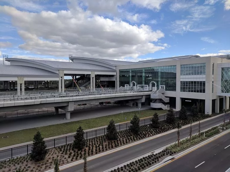 What is the 10 biggest airport in the US?