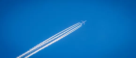 Smugi kondensacyjne – fakty, powstawanie i wpływ na zdrowie
